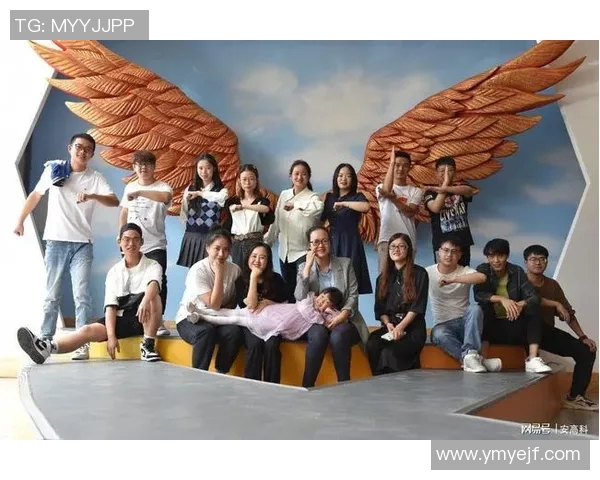 张昊的成长之路：从青涩少年到职场精英的奋斗故事